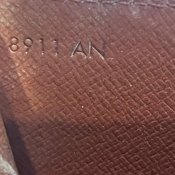 Authentic Louis Vuitton Monogram Canvas Sarah Wallet Date Code: 8911AN - Picture 16 of 16